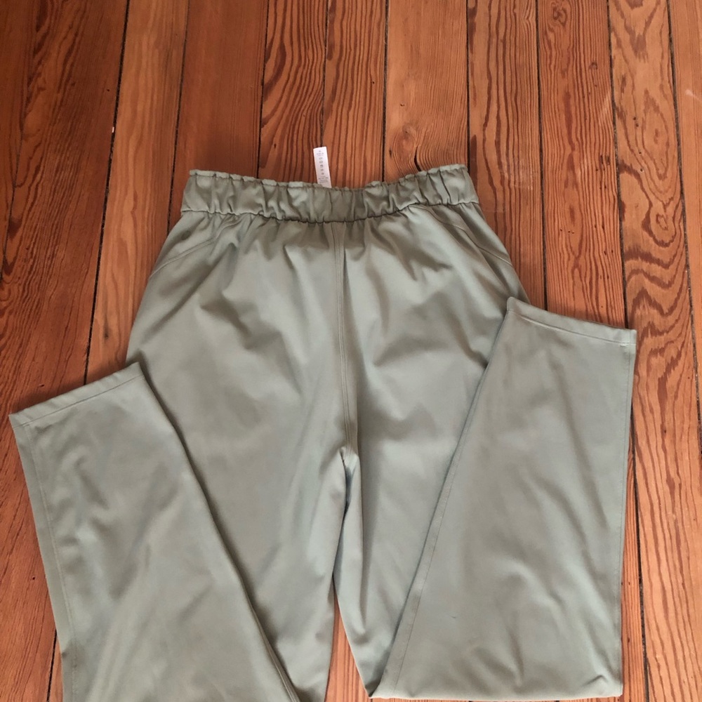 Lululemon - Picture 2 of 4